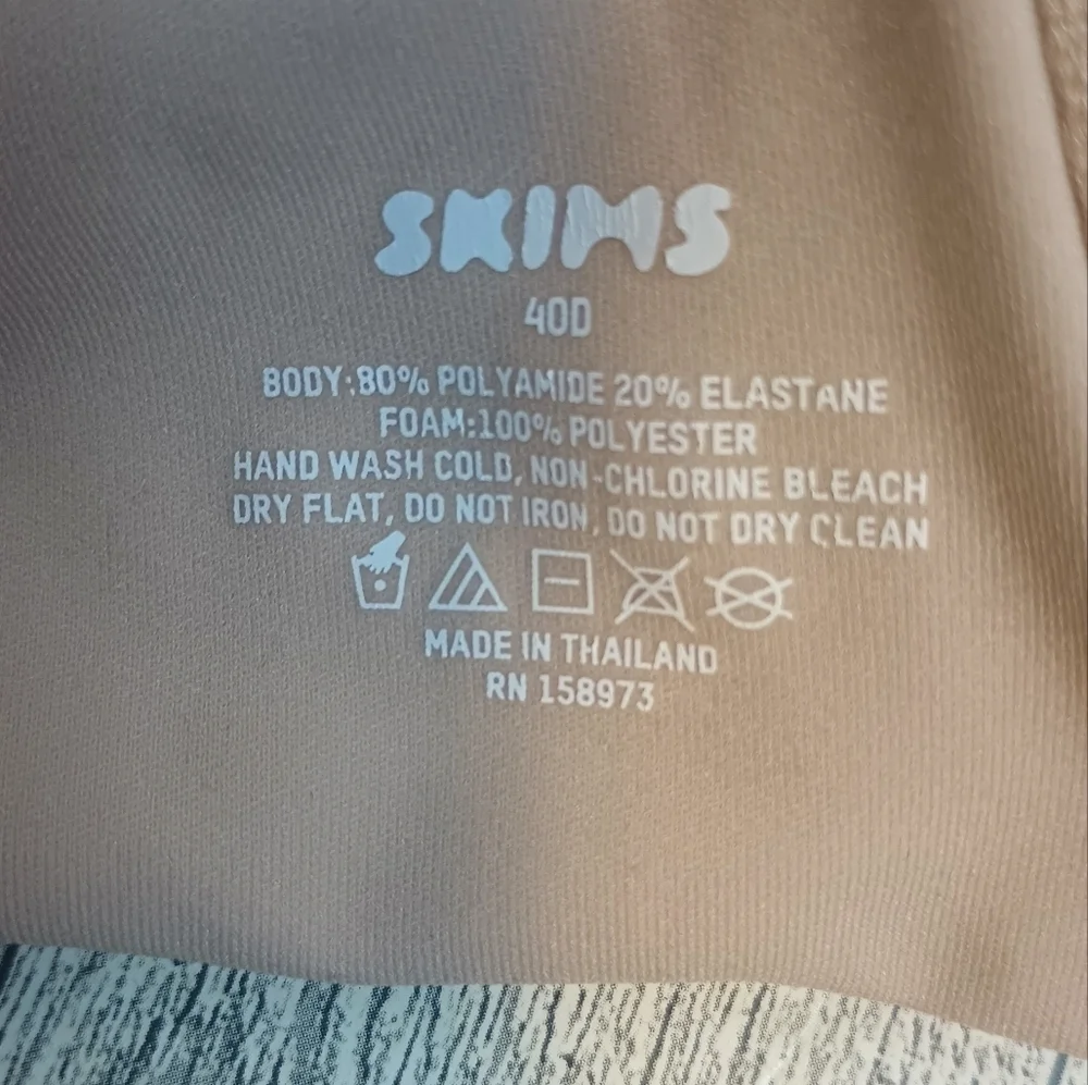 SKIMS Fits Everybody T-Shirt Bra Size 40DD - Picture 2 of 8